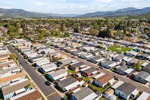 1570 S Peach St, Medford, OR 97501 - Photo 32