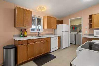 1570 S Peach Street #SPC 49, Medford, OR 97501 - Photo 4