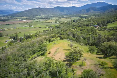 6318 Adams Road, Talent, OR 97540 - Photo 6