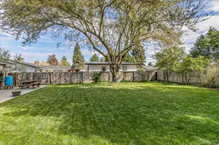 1883 S Peach St, Medford, OR 97501 - Photo 28