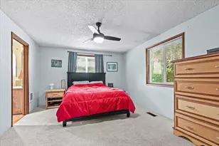 1883 S Peach St, Medford, OR 97501 - Photo 12