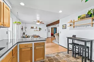 1883 S Peach St, Medford, OR 97501 - Photo 10