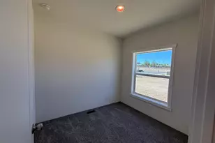 946 SE 10th St, Madras, OR 97741 - Photo 6