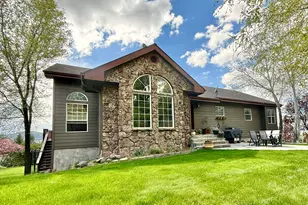 13351 Crystal Springs Rd, Klamath Falls, OR 97603 - Photo 2