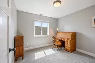 653 NE Providence Dr, Bend, OR 97701 - Photo 12