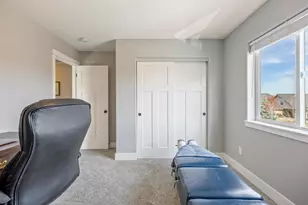 653 NE Providence Dr, Bend, OR 97701 - Photo 32
