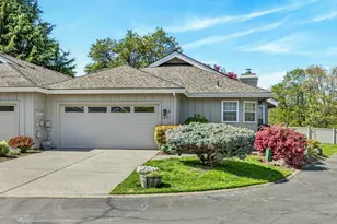 124 SE Gold River Ln, Grants Pass, OR 97527 - Photo 2