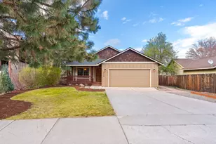 2110 NE Carrie Ln, Bend, OR 97701 - Photo 2