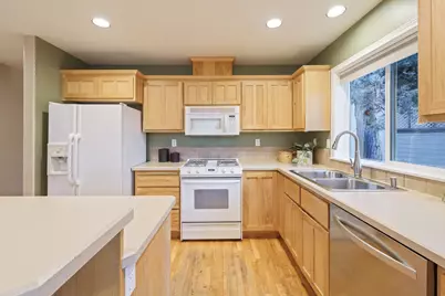 2110 NE Carrie Lane, Bend, OR 97701 - Photo 10