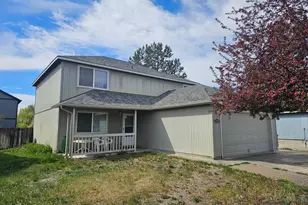 1343 SW 33rd St, Redmond, OR 97756 - Photo 2