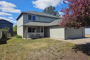 1343 SW 33rd St, Redmond, OR 97756 - Photo 2