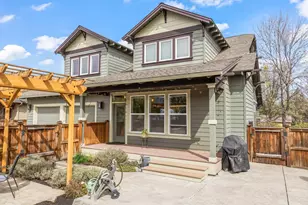 1037 NW Rimrock Dr, Redmond, OR 97756 - Photo 2