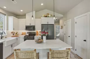 233 W Heising Dr, Sisters, OR 97759 - Photo 24