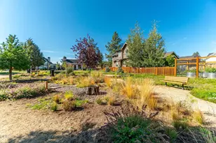 233 W Heising Dr, Sisters, OR 97759 - Photo 30