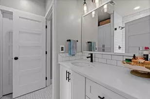 233 W Heising Dr, Sisters, OR 97759 - Photo 18