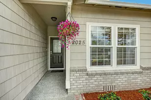 2025 Manchester Dr, Medford, OR 97501 - Photo 4