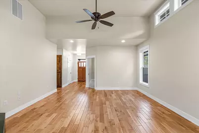 517 Windsong Way, Medford, OR 97504 - Photo 6