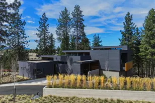 61865 Hosmer Lake Dr, Bend, OR 97702 - Photo 2