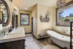 68050 Fryrear Rd, Sisters, OR 97759 - Photo 22