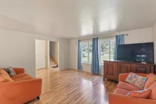 7764 Azalea-Glen Rd, Glendale, OR 97442 - Photo 2