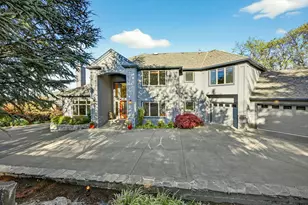 2583 Oak View Cir, Medford, OR 97504 - Photo 10