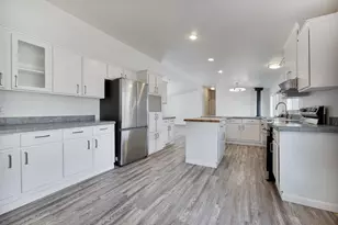 4832 Summers Ln, Klamath Falls, OR 97603 - Photo 4