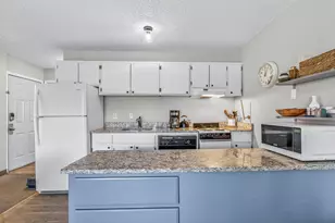 1565 NW Wall St, Bend, OR 97703 - Photo 8