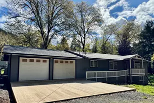 380 Dexter Way, Grants Pass, OR 97527 - Photo 2