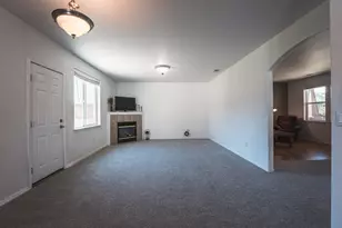 1390 NE 3rd St, Redmond, OR 97756 - Photo 4