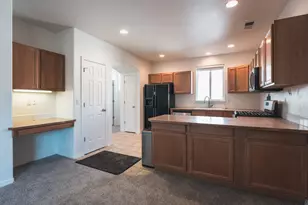 1390 NE 3rd St, Redmond, OR 97756 - Photo 8