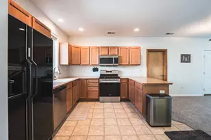 1390 NE 3rd St, Redmond, OR 97756 - Photo 10