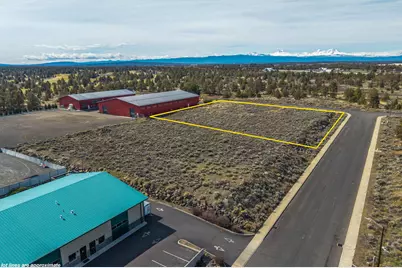 2200 SW Deerhound Avenue, Redmond, OR 97756 - Photo 1