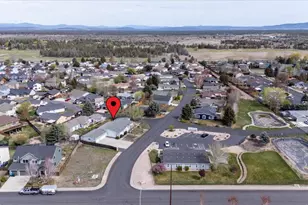533 NE Shoshone Dr, Redmond, OR 97756 - Photo 6