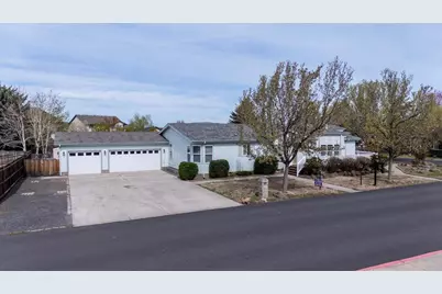 533 NE Shoshone Drive, Redmond, OR 97756 - Photo 2