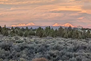 61280 Mountain Breezes Ct, Bend, OR 97702 - Photo 2