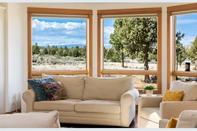 61280 Mountain Breezes Court, Bend, OR 97702 - Photo 8