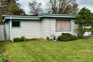 948 S Ivy St, Medford, OR 97501 - Photo 2