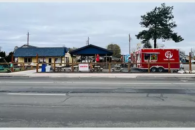 122 SW 5th Street, Redmond, OR 97756 - Photo 1