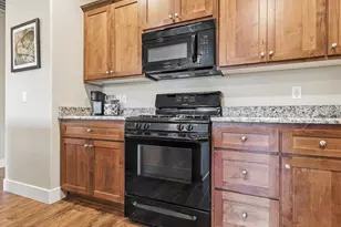 707 Sweethome Pl, Medford, OR 97504 - Photo 12