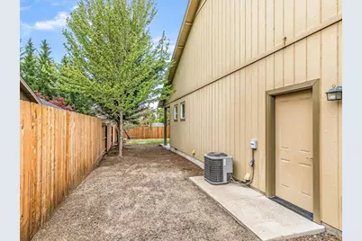 707 Sweethome Place, Medford, OR 97504 - Photo 32