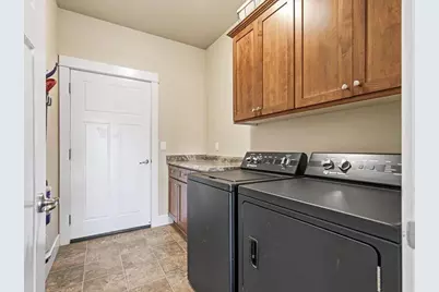 707 Sweethome Place, Medford, OR 97504 - Photo 24