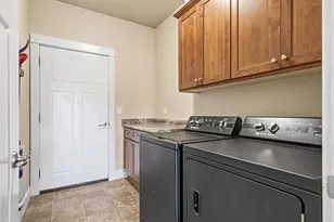 707 Sweethome Pl, Medford, OR 97504 - Photo 24