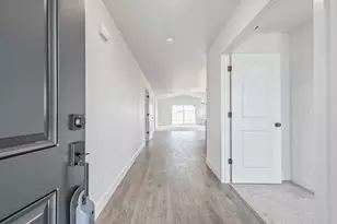 429 NW Monte Vis Ave, Madras, OR 97741 - Photo 2