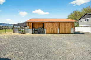 826 Oak Grove Rd, Medford, OR 97501 - Photo 42