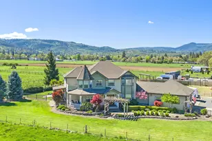 826 Oak Grove Rd, Medford, OR 97501 - Photo 1