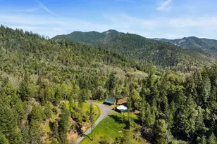 17939 E Evans Creek Rd, Rogue River, OR 97537 - Photo 2