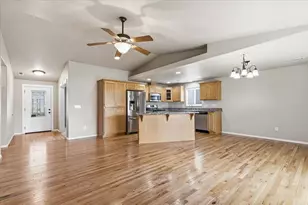 1706 Dragon Tail Pl, Medford, OR 97504 - Photo 6