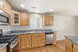 1706 Dragon Tail Pl, Medford, OR 97504 - Photo 8