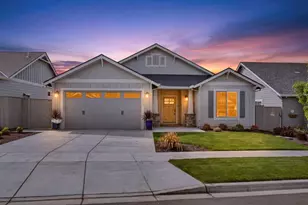 3954 Wyoming Ln, Medford, OR 97504 - Photo 2