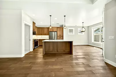 3954 Wyoming Lane, Medford, OR 97504 - Photo 14